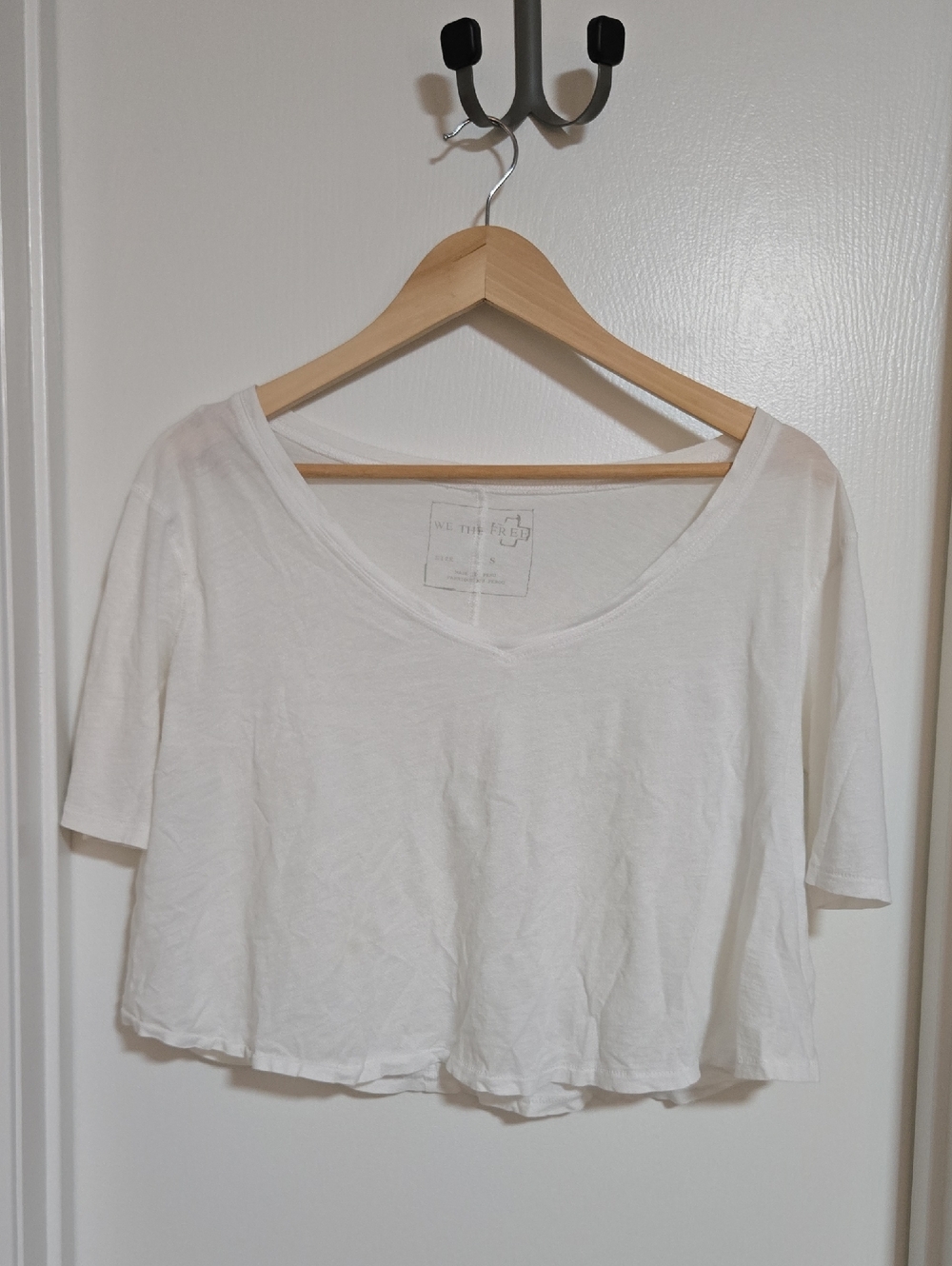 We The Free Small White V‑Neck Cropped Tee